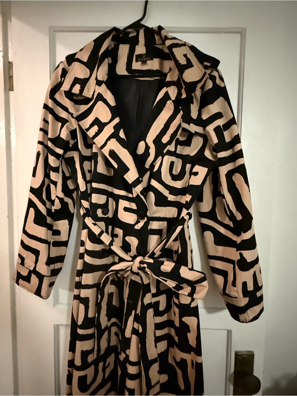 D’Iyanu Black & Beige Printed Tie-Waist Trench Coat
